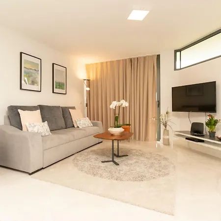 Bhf Residences Ying Yang Nyaraló Calheta